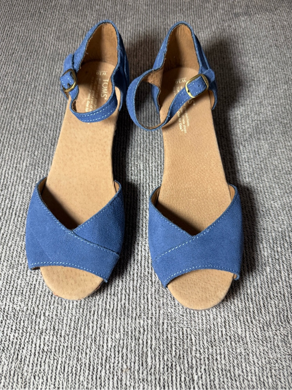 Toms Women's Blue Suede w/ metallic Crisscross pattern heel Sandals